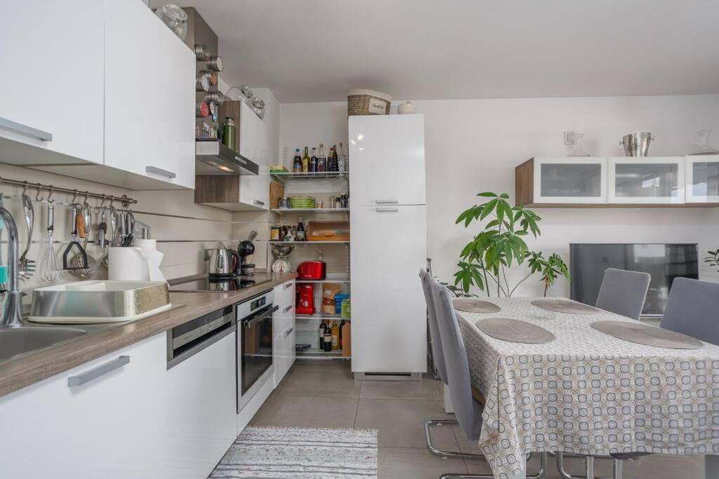 Family Village Apartment Vrh  외부 사진